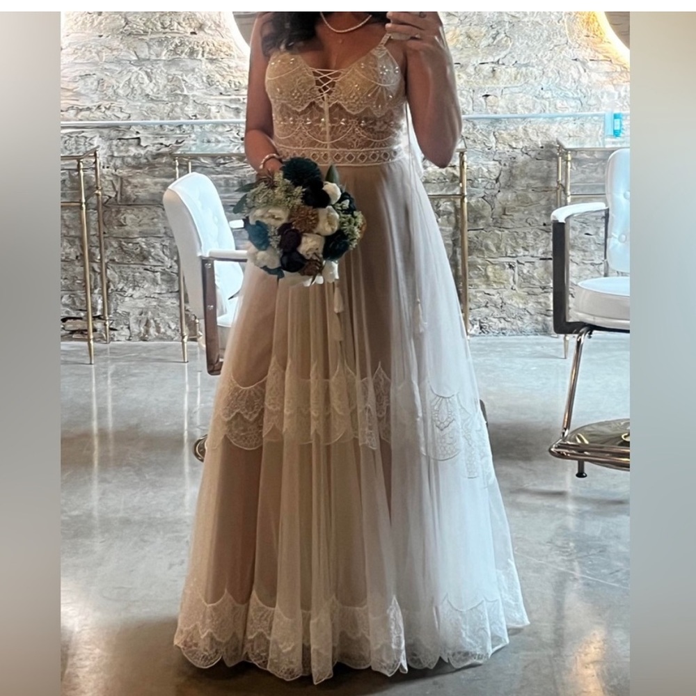 Elegant Lace Overlay A-Line Wedding Dress in Ivory